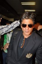 Shahrukh Khan snapped at the Airport in Mumbai on 19th Sept 2012 (13).JPG